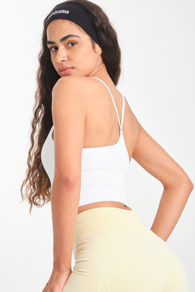 Beyaz Askılı Pedli Spor Kadın Bra – Dikişsiz (Seamless) Sporcu Sütyeni