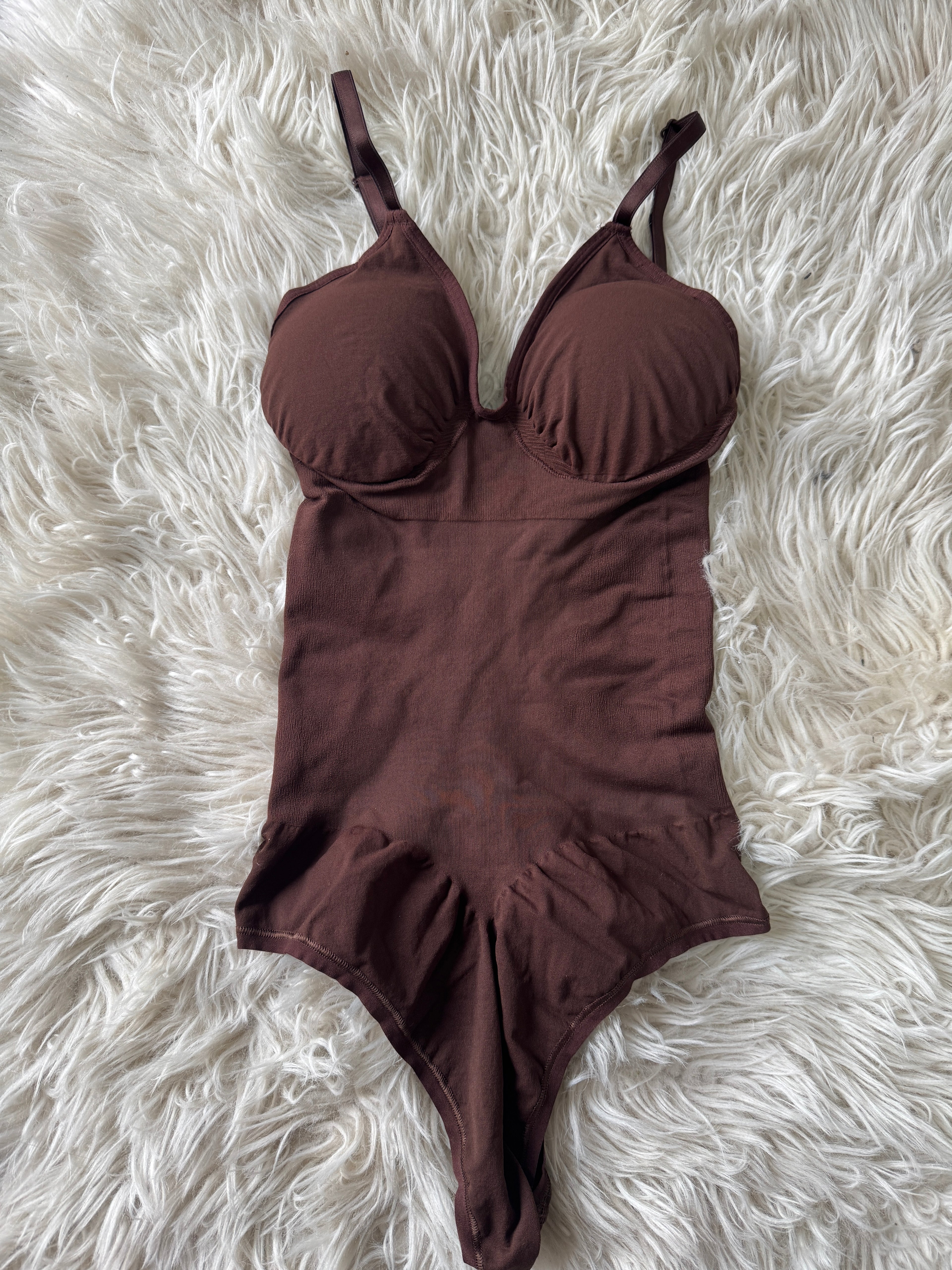 Kahve Tanga Kesim Ayarlanabilir Askılı Korse Body – Bel & Karın Toparlayıcı, İz Yapmaz