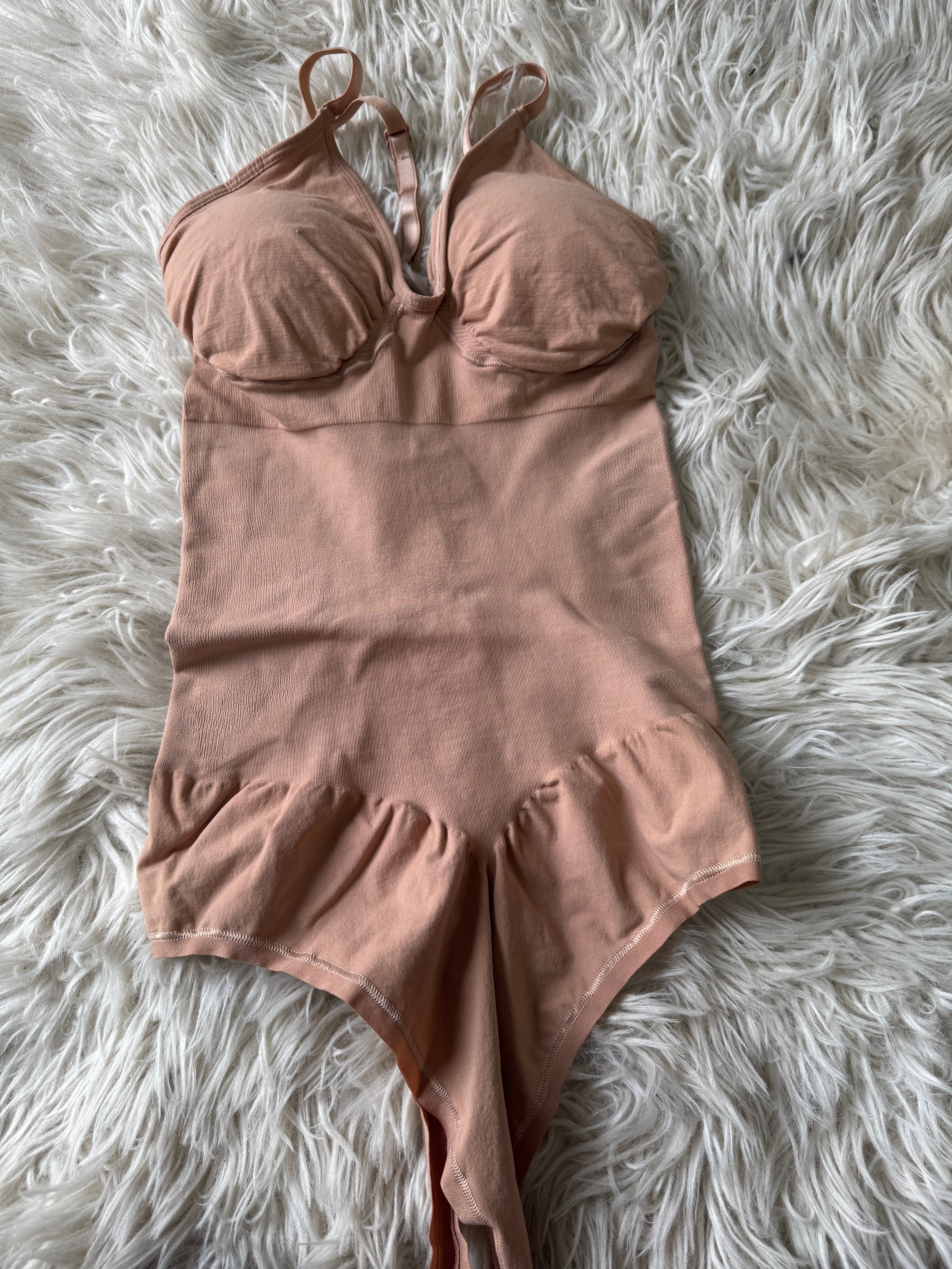 Krem/Bej Tanga Kesim Ayarlanabilir Askılı Korse Body – Bel & Karın Toparlayıcı, İz Yapmaz