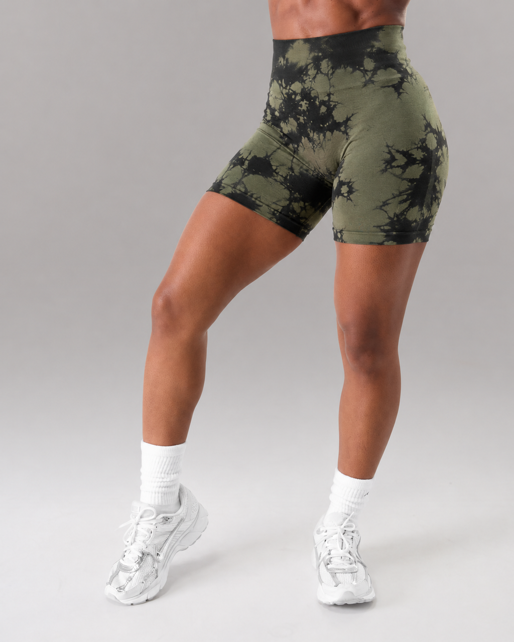 Haki Batik Marble Shorts Kalça Büzgülü BİKER Şort – Push-up Toparlayıcı & Şekillendirici