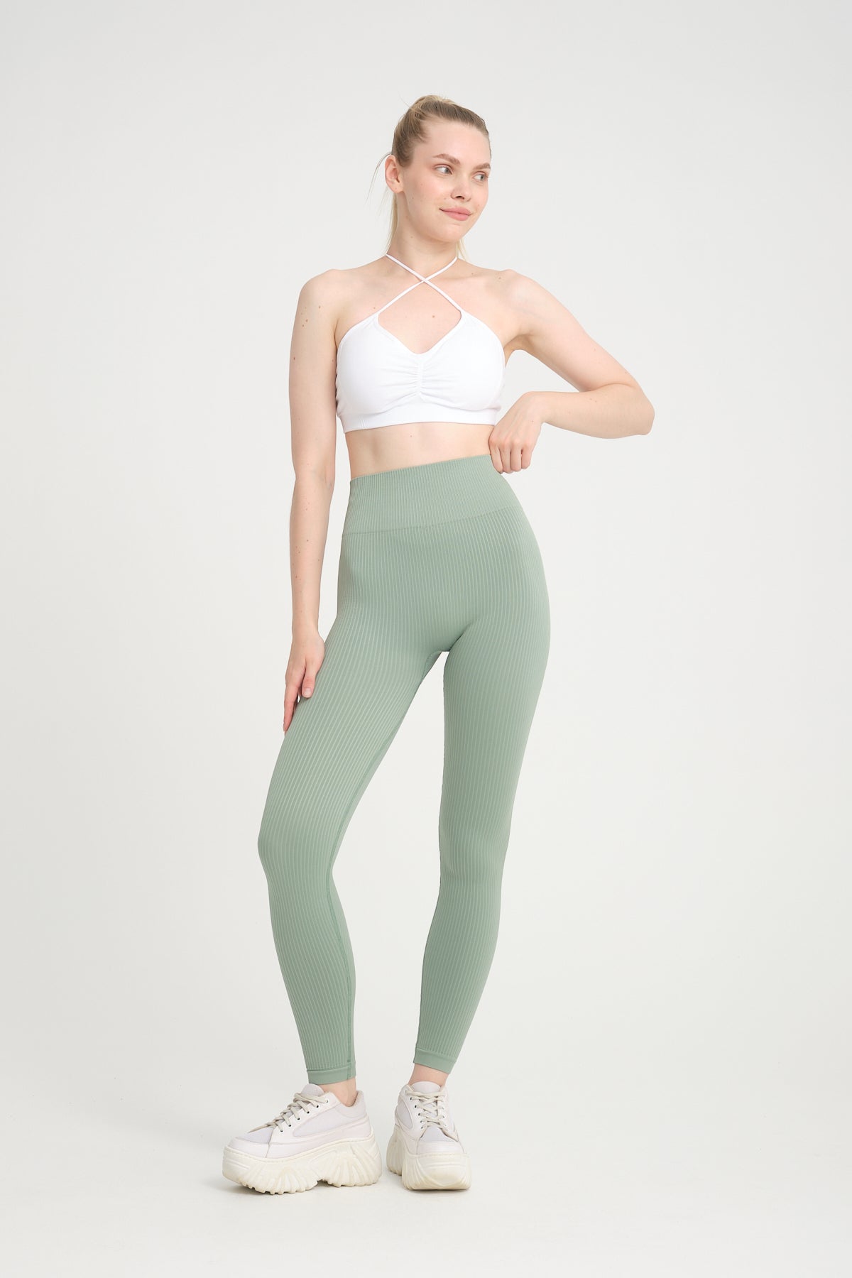 Zambak Serisi Su Yeşili Esnek Yumuşak Fitilli Kalçası Büzgülü Push Up Spor Tayt