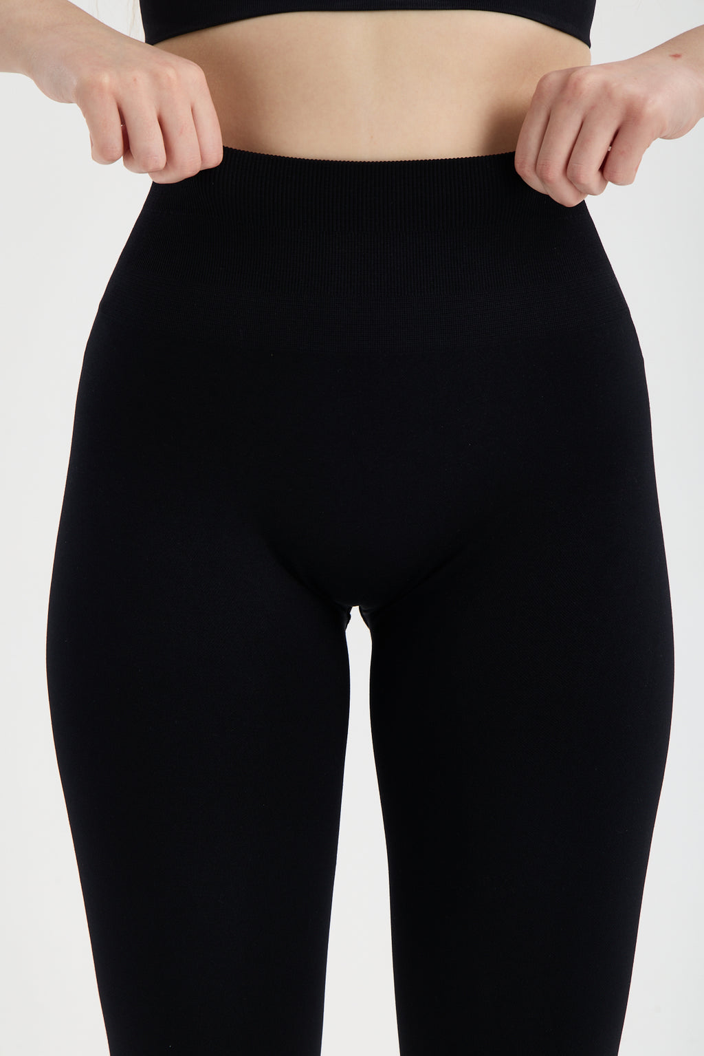 Drop Siyah 3’LÜ Seamless Spor Takım(Halter Yaka Pedli Bra - Büzgülü Push Up Tayt- Mini Şort)