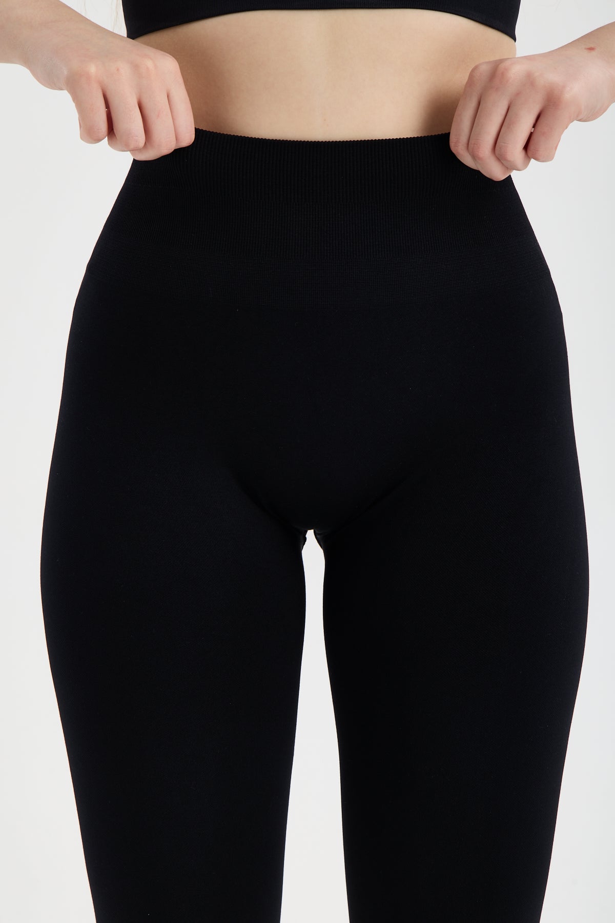 Drop Siyah 3’LÜ Seamless Spor Takım(Halter Yaka Pedli Bra - Büzgülü Push Up Tayt- Mini Şort)
